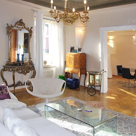 Neoclassical Luxury Apartment Любляна Экстерьер фото