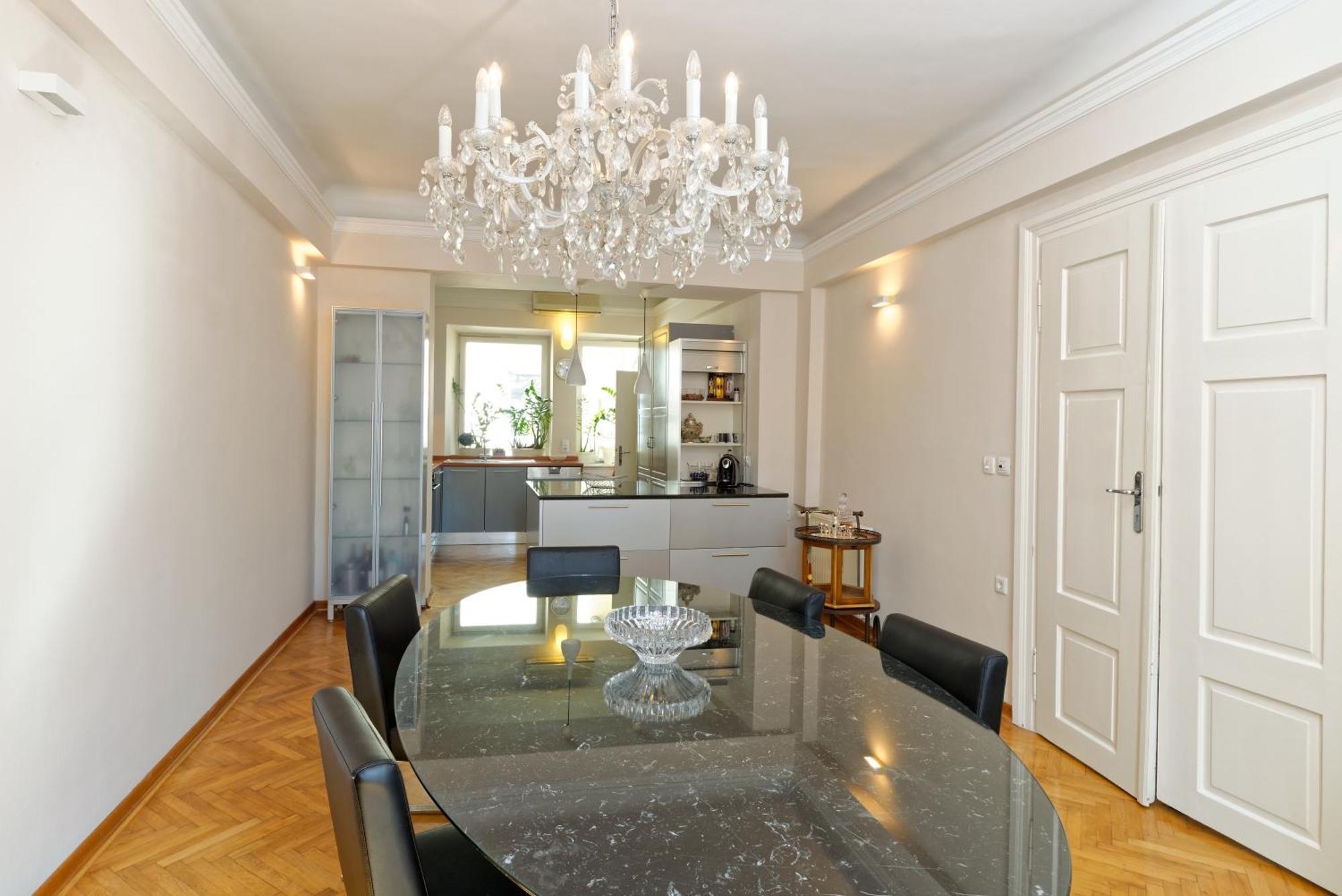 Neoclassical Luxury Apartment Любляна Экстерьер фото