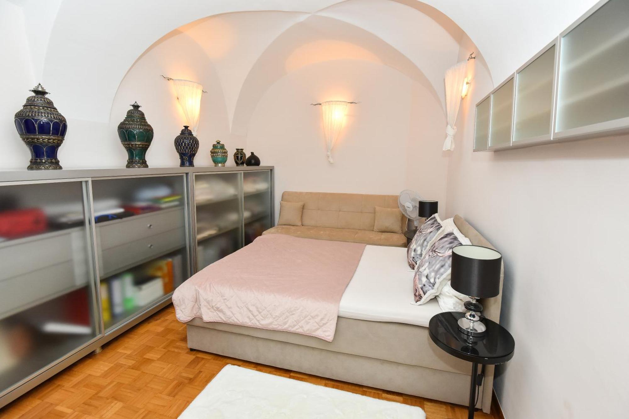Neoclassical Luxury Apartment Любляна Экстерьер фото