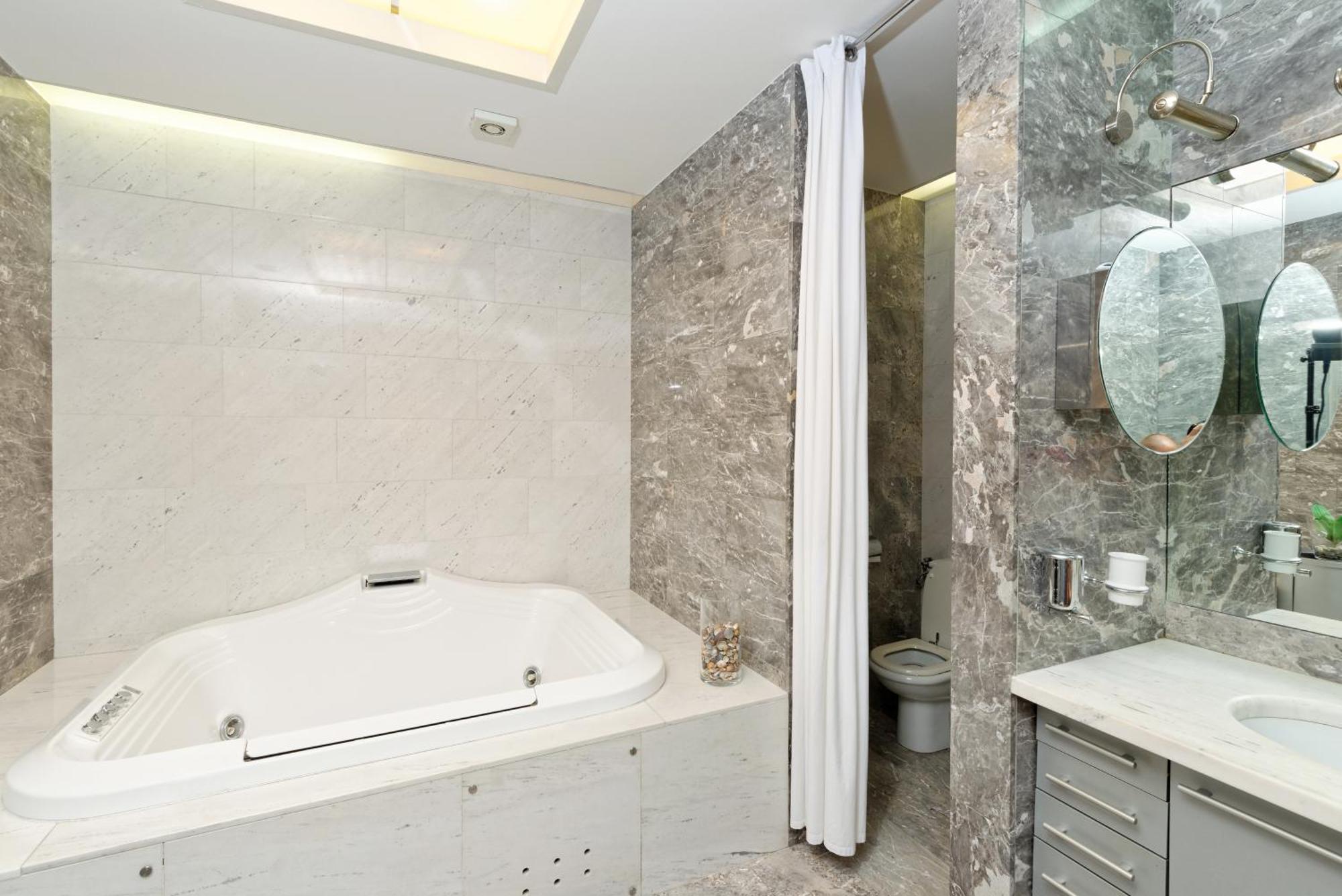 Neoclassical Luxury Apartment Любляна Экстерьер фото