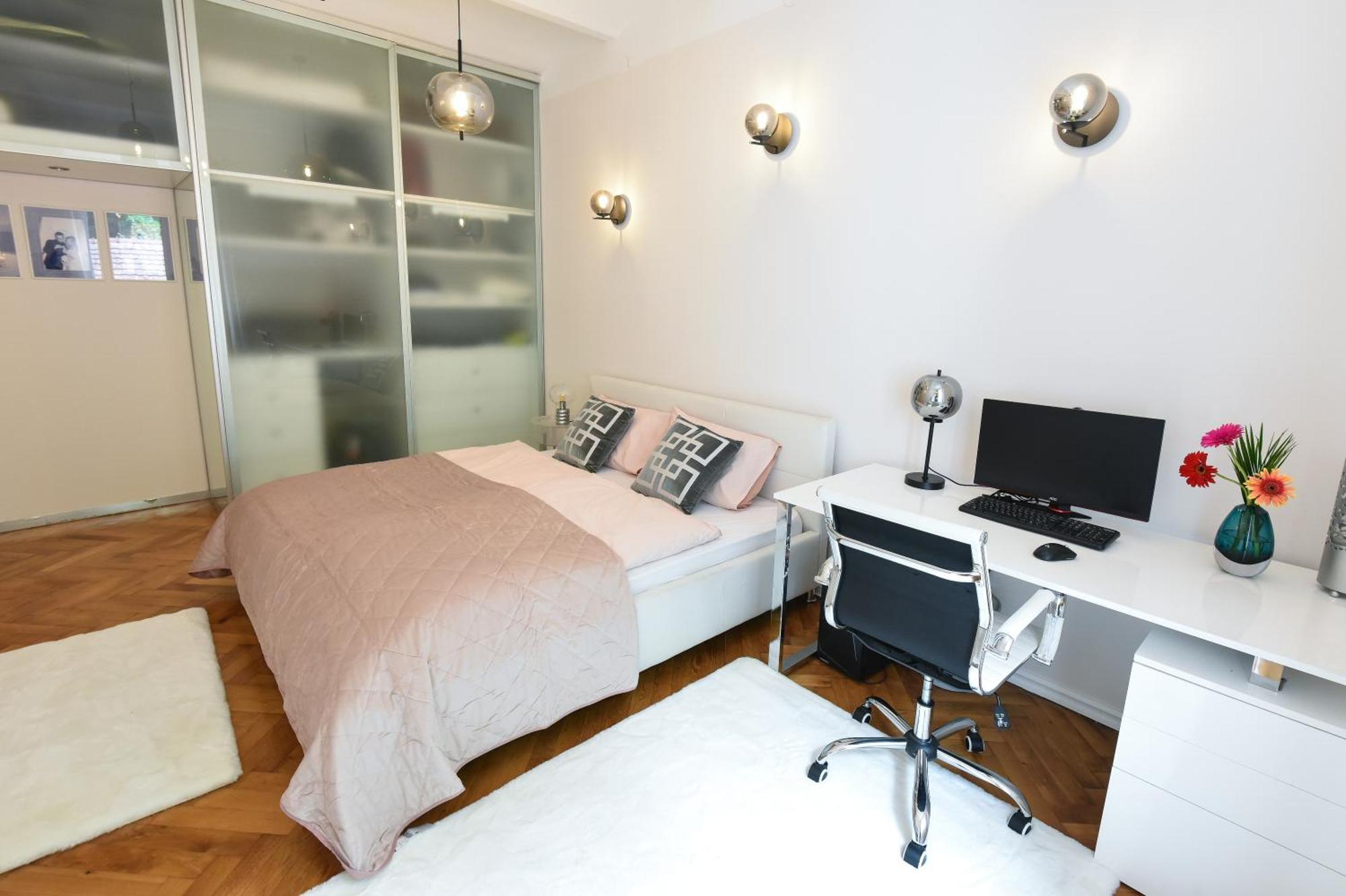 Neoclassical Luxury Apartment Любляна Экстерьер фото