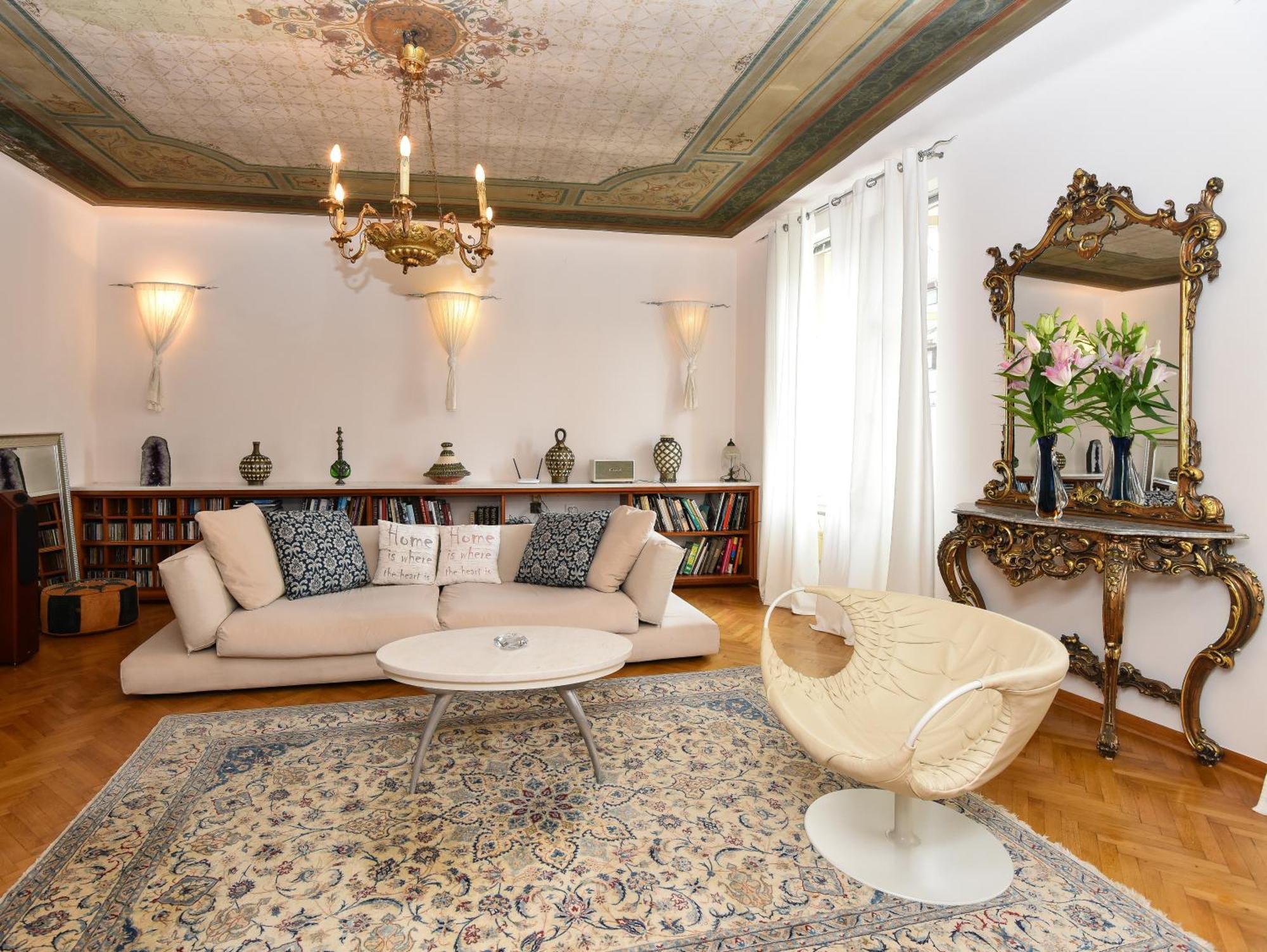 Neoclassical Luxury Apartment Любляна Экстерьер фото