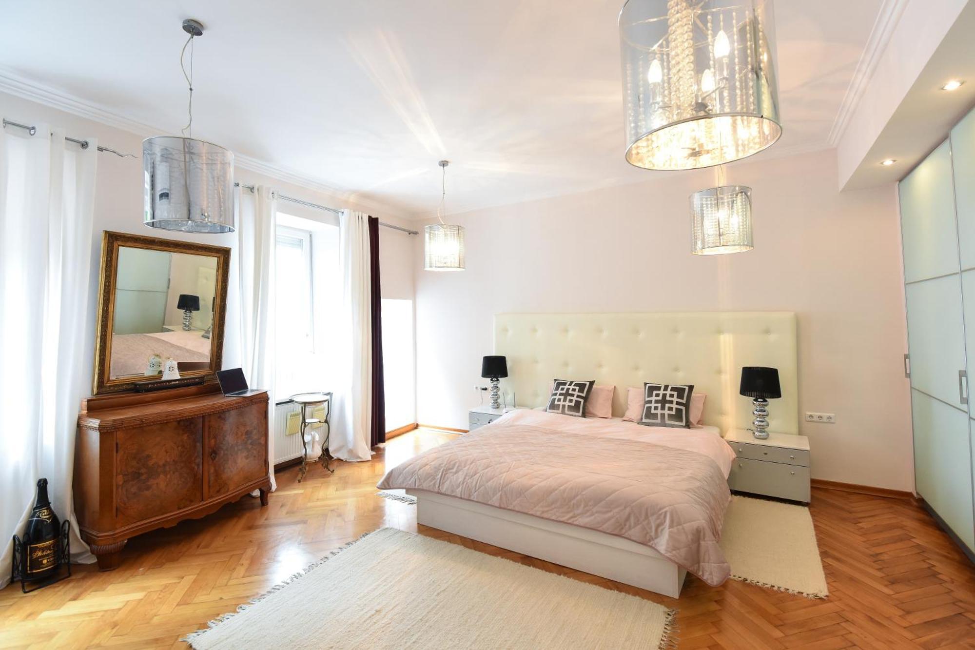 Neoclassical Luxury Apartment Любляна Экстерьер фото