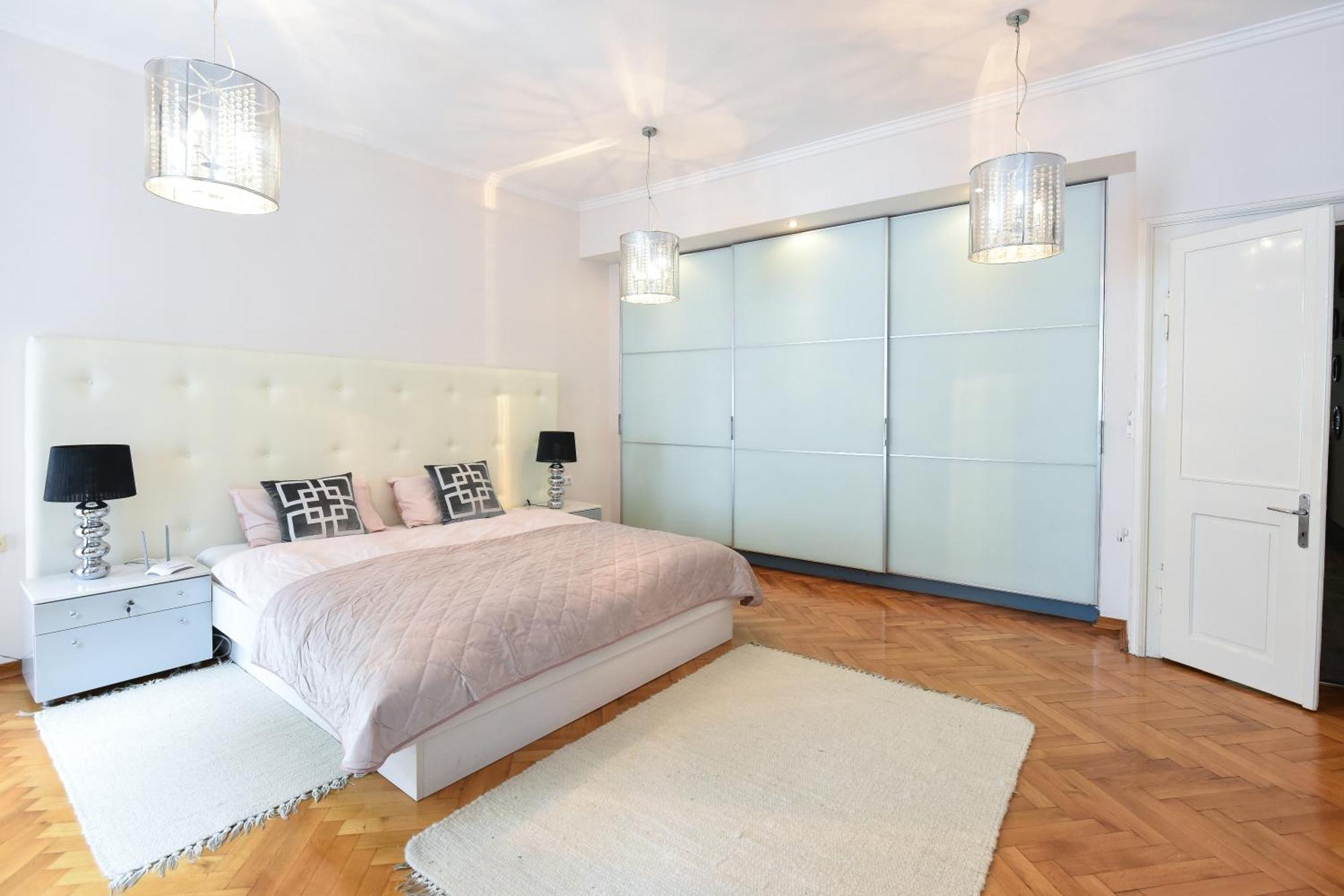 Neoclassical Luxury Apartment Любляна Экстерьер фото