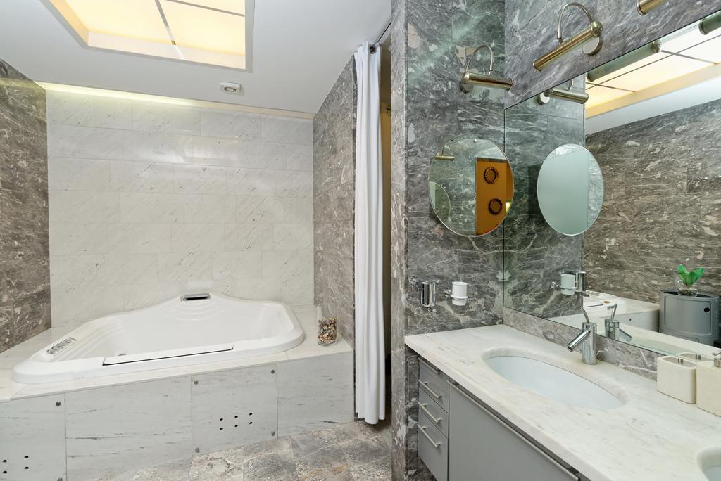 Neoclassical Luxury Apartment Любляна Экстерьер фото