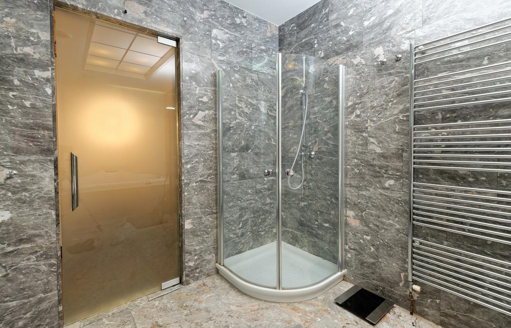 Neoclassical Luxury Apartment Любляна Экстерьер фото