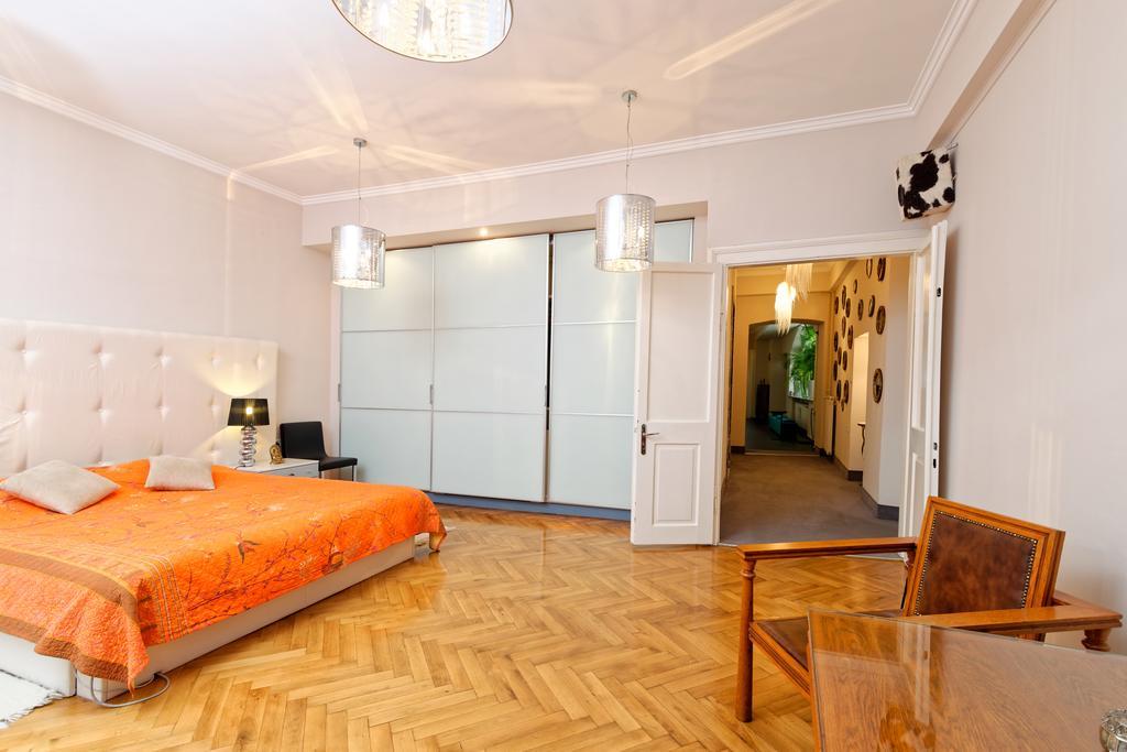 Neoclassical Luxury Apartment Любляна Экстерьер фото