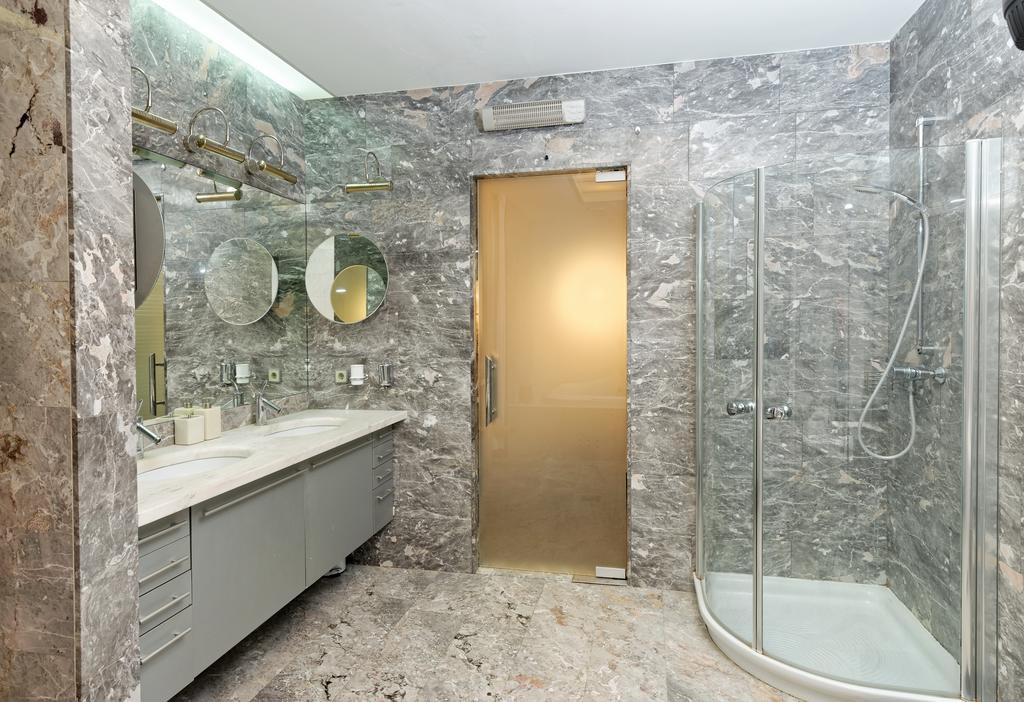 Neoclassical Luxury Apartment Любляна Экстерьер фото