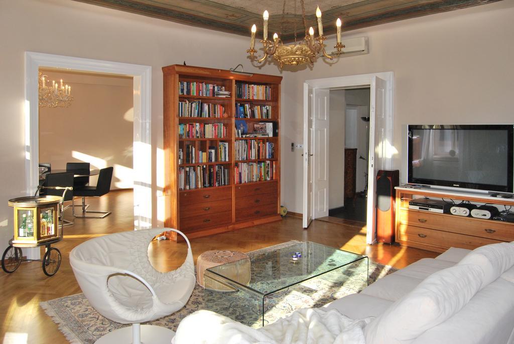 Neoclassical Luxury Apartment Любляна Экстерьер фото