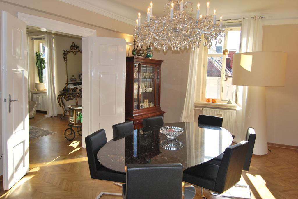 Neoclassical Luxury Apartment Любляна Экстерьер фото
